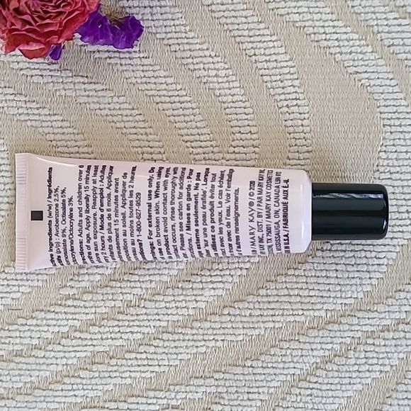 Mary Kay Foundation Primer - Picture 5 of 6